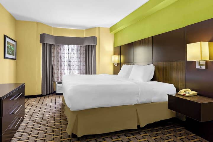 Room 8 of 25