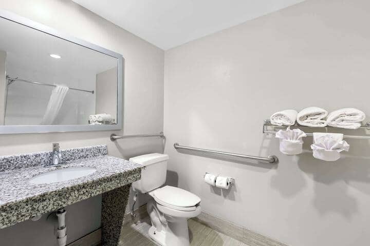 Room 17 of 25