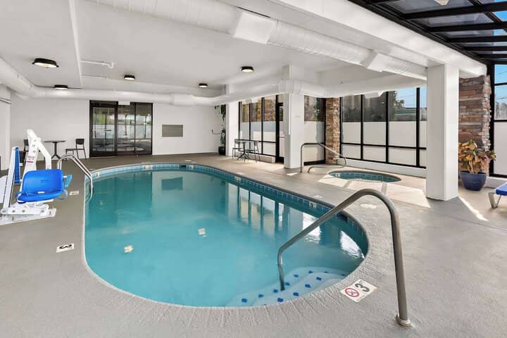 Pool 19 of 25