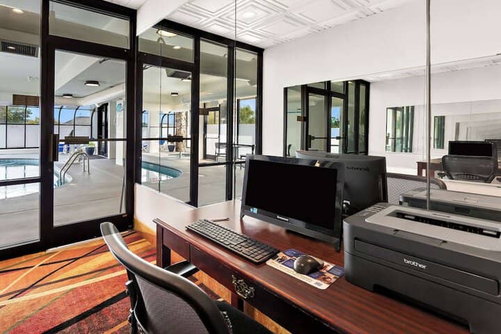 Business Center 25 of 25