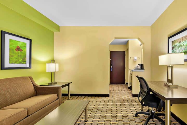 Room 13 of 25